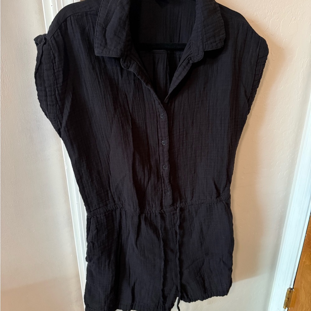 Old Navy Black crinkle Cap Sleeve Button Down romper